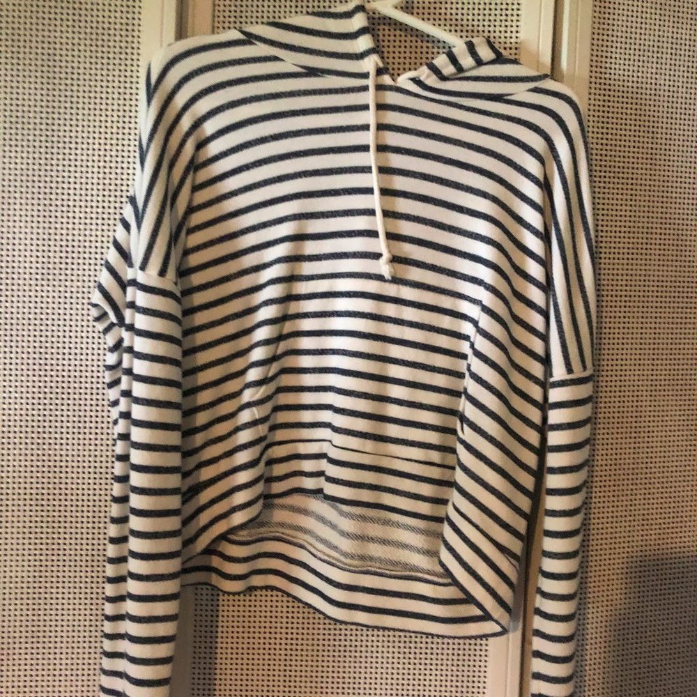 pull over hooded jacket